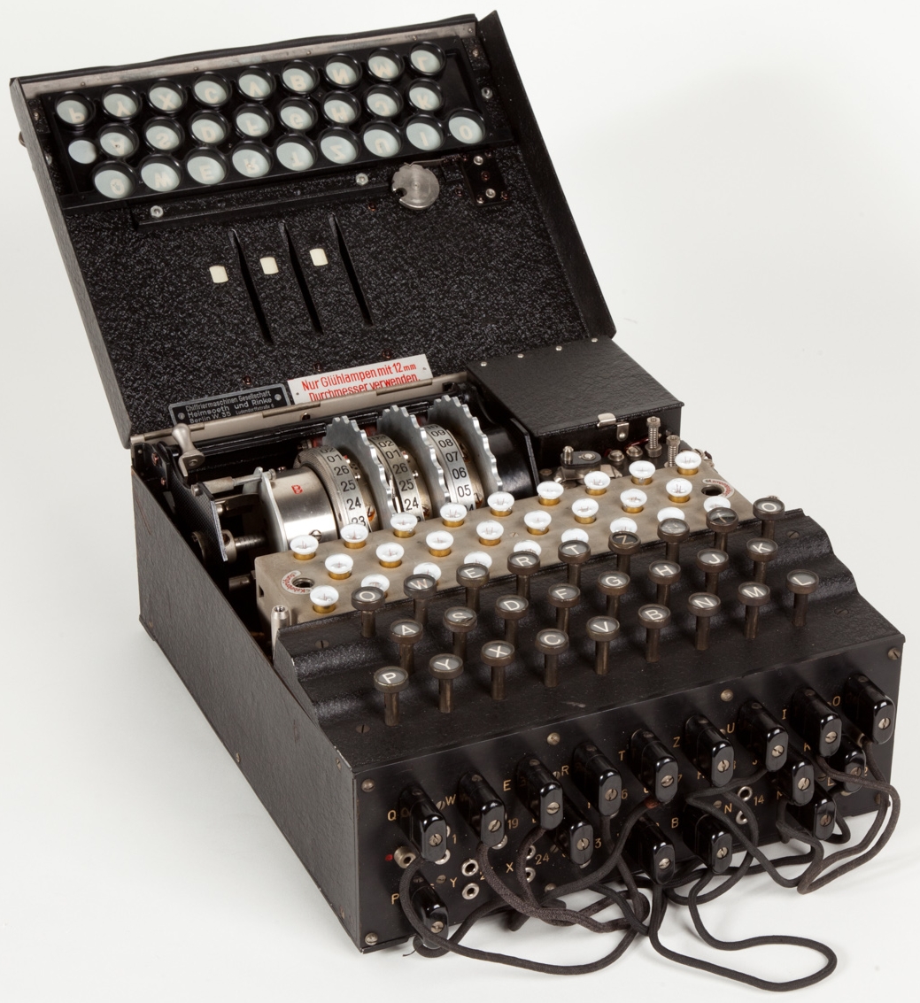 Militärmodell Enigma I, eine Chiffriermaschine, die ab 1930 zum Schutz der kommerziellen, diplomatischen und militärischen Kommunikation eingesetzt wurde.